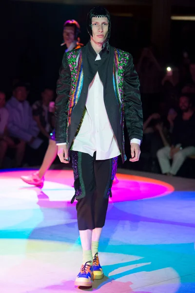 Look 3
